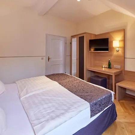 Sankt Maximilian מלון