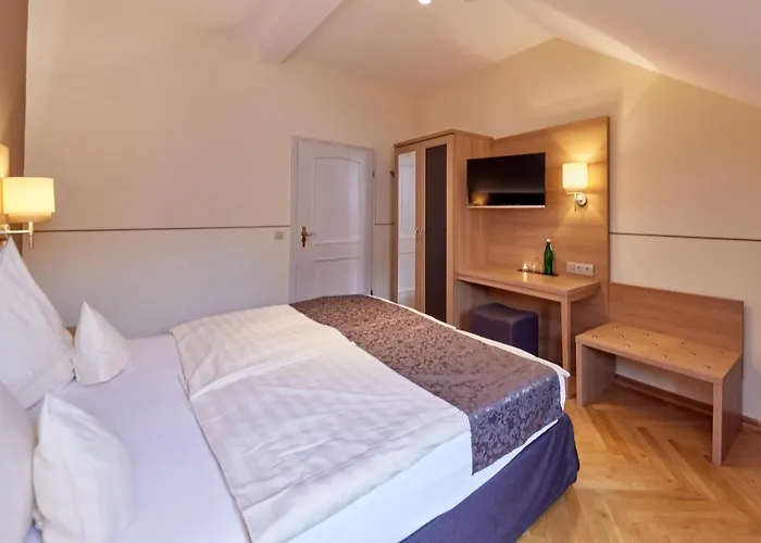 Sankt Maximilian מלון